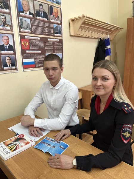 В Дальнем Константинове сотрудники полиции провели  профориентационное мероприятие с будущими выпускниками школы